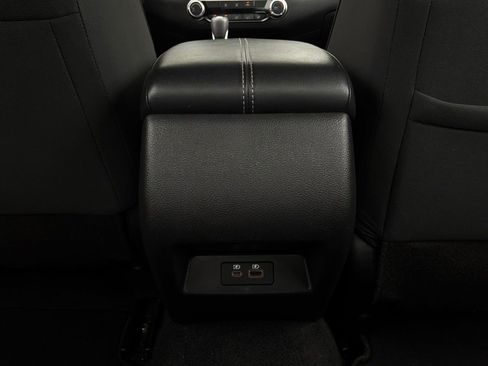 Used 2025 Nissan Altima 2.5 SV FWD image 12