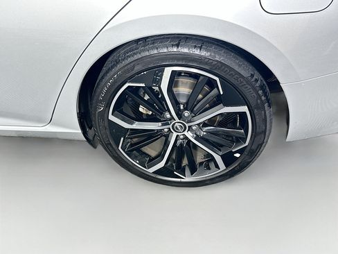 Used 2024 Nissan Altima 2.5 SR FWD image 11