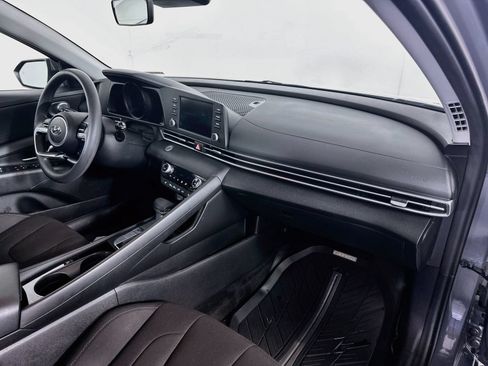 Used 2023 Hyundai Elantra Blue FWD image 27