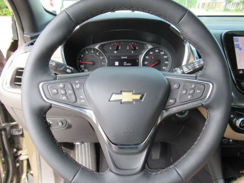 Used 2024 Chevrolet Equinox Premier image 23