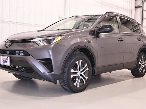 Used 2018 Toyota RAV4 LE w/ Carpet Mat Package AWD/4WD image 6