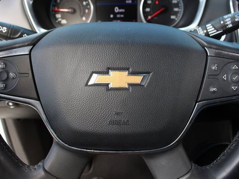 Used 2020 Chevrolet Traverse LT image 19