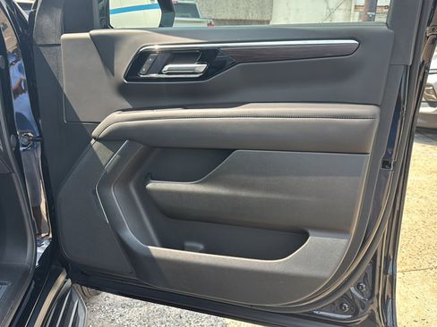 Used 2026 Chevrolet Suburban LT AWD/4WD image 18