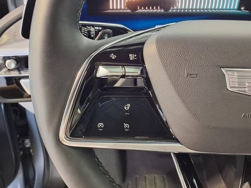 Used 2025 Cadillac Lyriq Luxury RWD image 7
