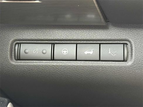 Used 2024 Nissan Pathfinder Platinum image 10