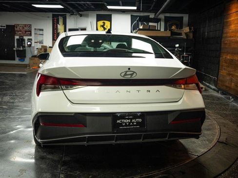 Used 2024 Hyundai Elantra SE FWD image 6