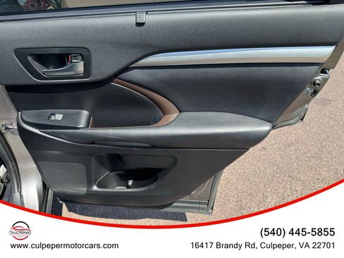 Used 2019 Toyota Highlander XLE image 16