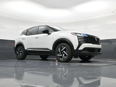 Certified 2025 Nissan Kicks SV FWD image 19