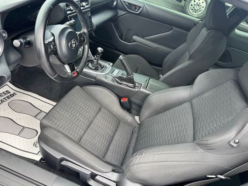 Used 2023 Toyota GR86 RWD image 17