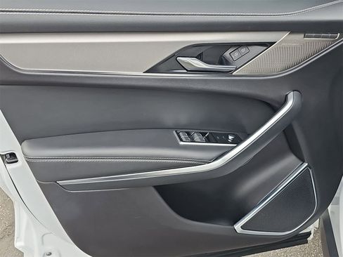 Used 2024 Jaguar F-PACE R-Dynamic S image 55