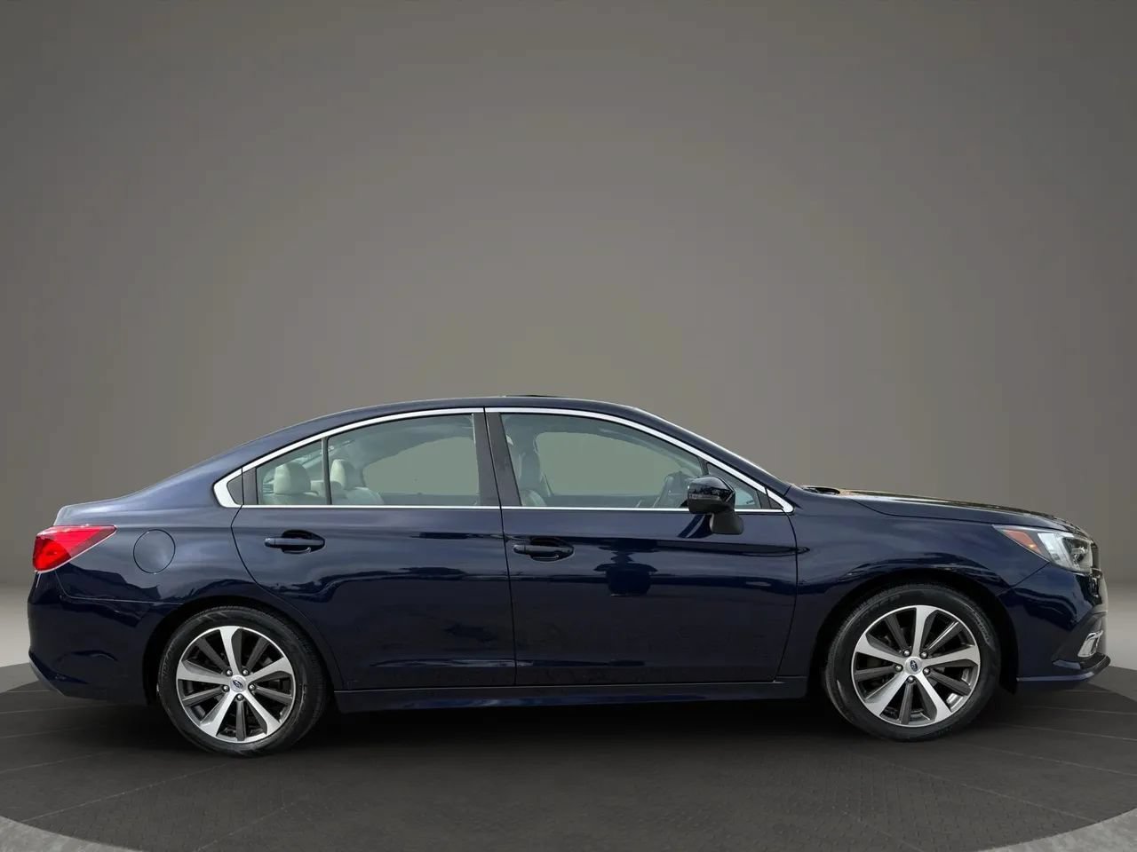 Used 2018 Subaru Legacy 2.5i Limited AWD/4WD image 3