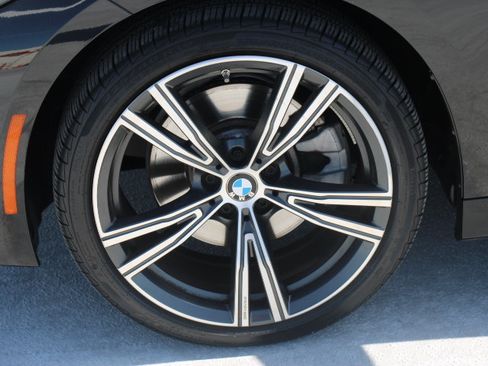 Used 2023 BMW 330i Sedan w/ Driving Assistance Package RWD image 9