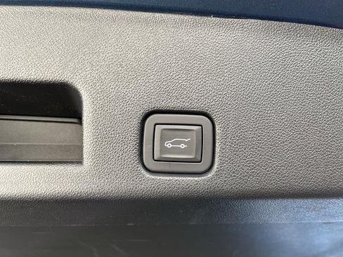 Used 2025 Chevrolet Traverse LT image 10