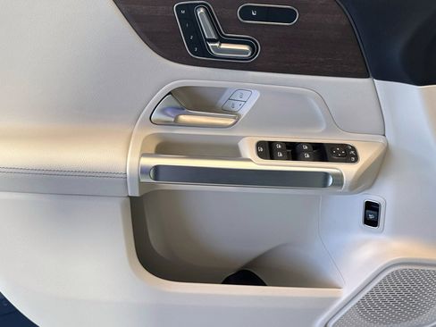 Certified 2022 Mercedes-Benz GLB 250 4MATIC image 17