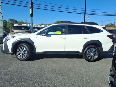 Used 2023 Subaru Outback Premium AWD/4WD image 8