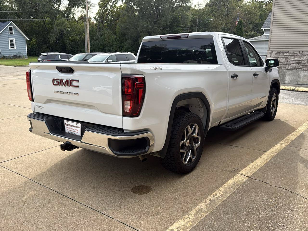 Used 2024 GMC Sierra 1500 Pro w/ Pro Value Package AWD/4WD image 4