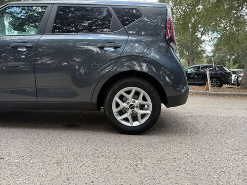 Used 2025 Kia Soul LX w/ LX Technology Package FWD image 11