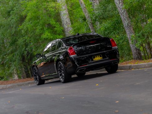 Used 2019 Chrysler 300 S w/ 300S Premium Group 2 RWD image 47