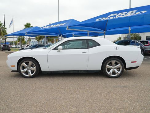 Used 2014 Dodge Challenger SXT w/ Super Sport Group (SS/T) image 10
