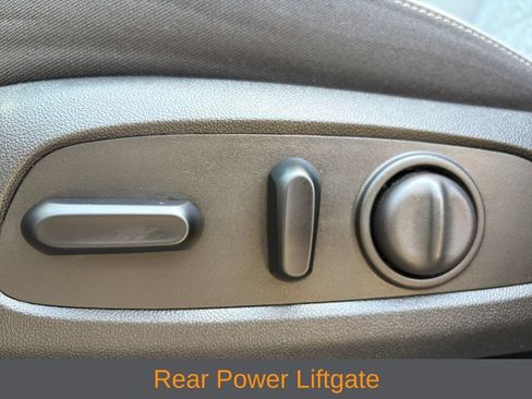 Used 2023 Chevrolet Equinox LT FWD image 11