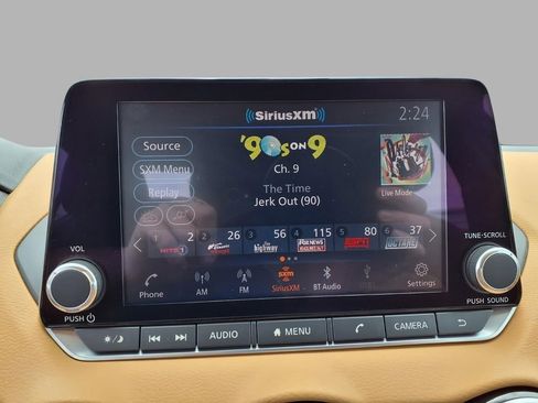 Used 2021 Nissan Sentra SV w/ SV Premium Package FWD image 5