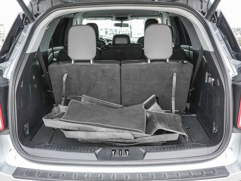 Used 2022 Ford Explorer XLT w/ Equipment Group 202A RWD image 24