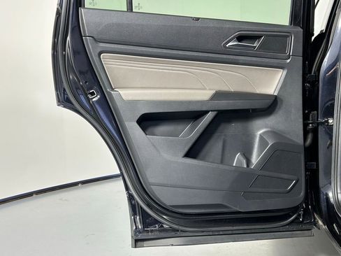 Used 2023 Volkswagen Atlas SE w/ Panoramic Sunroof Package AWD/4WD image 16