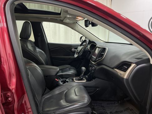 Used 2015 Jeep Cherokee Limited w/ Luxury Group AWD/4WD image 32