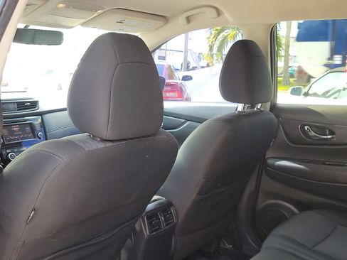 Used 2018 Nissan Rogue SV w/ Premium Package FWD image 10