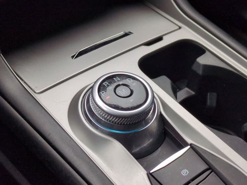 Used 2020 Ford Explorer XLT image 32