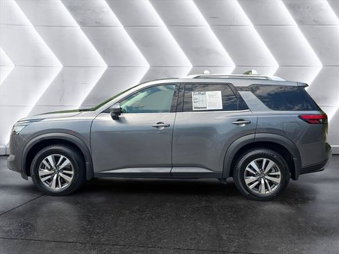 Used 2022 Nissan Pathfinder SL w/ Lighting Package (N92) AWD/4WD image 2