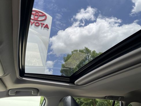 Used 2019 Toyota RAV4 XLE Premium FWD image 24