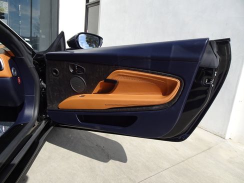 Used 2021 Aston Martin DB11 Coupe image 16