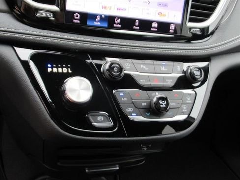 New 2026 Chrysler Pacifica Select w/ S Appearance Package FWD image 25