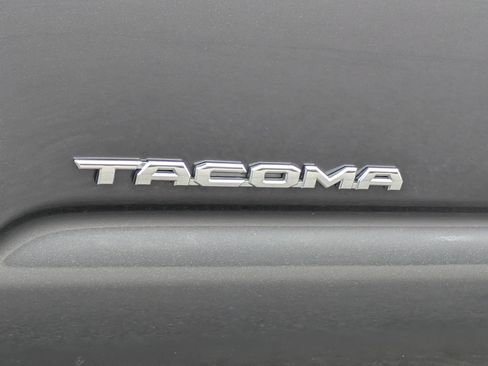 Used 2022 Toyota Tacoma TRD Off-Road image 28