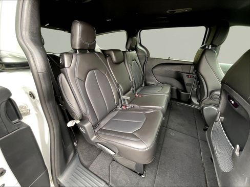 New 2026 Chrysler Pacifica Select FWD image 19