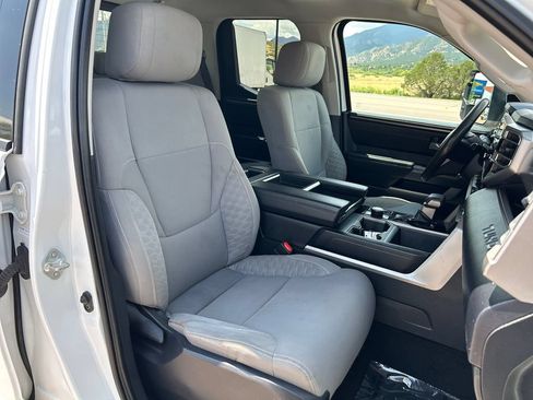 Used 2022 Toyota Tundra SR5 w/ SR5 Convenience Package AWD/4WD image 15