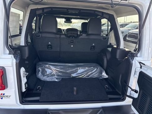 New 2025 Jeep Wrangler Sahara image 7