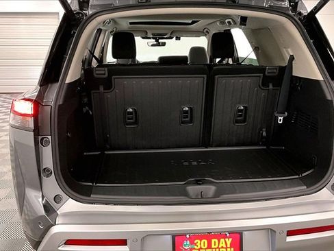 New 2025 Nissan Pathfinder Platinum image 40
