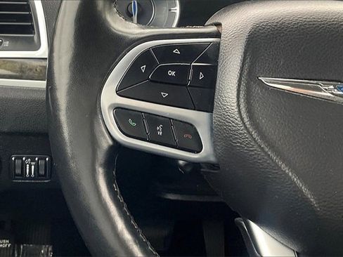 Used 2019 Chrysler 300 Limited image 17