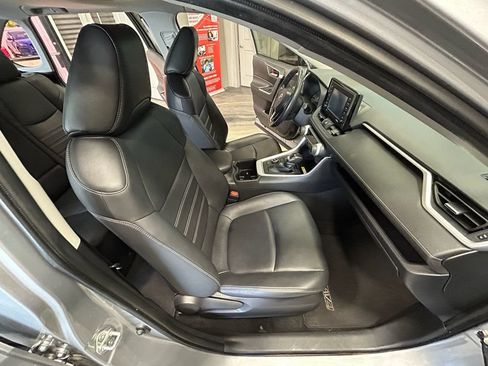 Used 2022 Toyota RAV4 XLE Premium AWD/4WD image 38