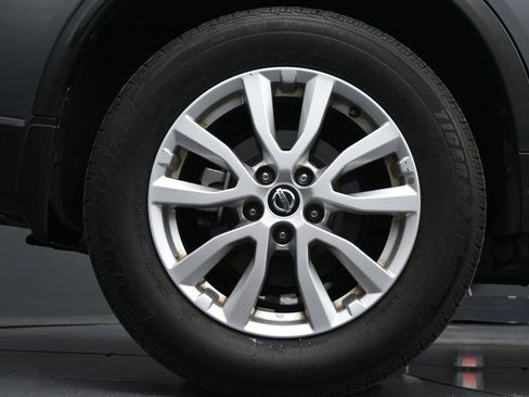 Used 2018 Nissan Rogue SV w/ Premium Package AWD/4WD image 9