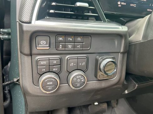 Used 2025 Chevrolet Suburban RST w/ RST Capability Package AWD/4WD image 37