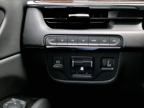 Used 2024 Cadillac Escalade Sport Platinum w/ LPO, ONYX Package image 35