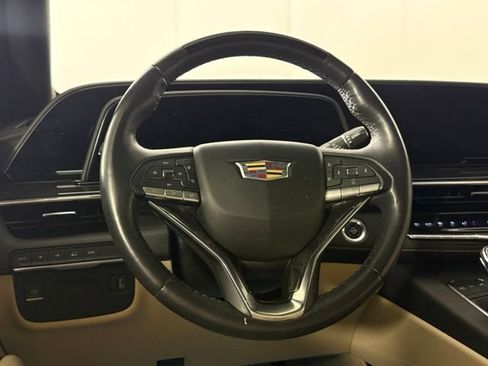 Used 2023 Cadillac Escalade Premium Luxury AWD/4WD image 23