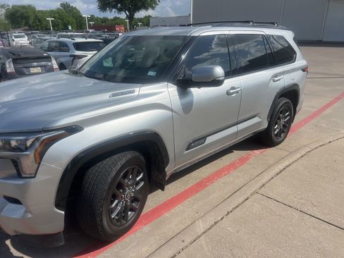 Used 2023 Toyota Sequoia Platinum image 3