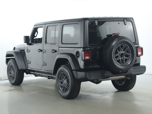 Used 2025 Jeep Wrangler Unlimited Sport AWD/4WD image 39