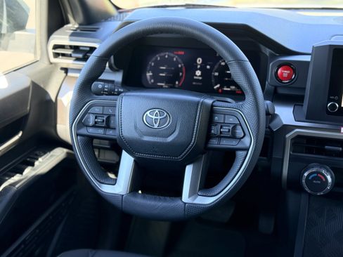Used 2025 Toyota Tacoma TRD Off-Road image 16