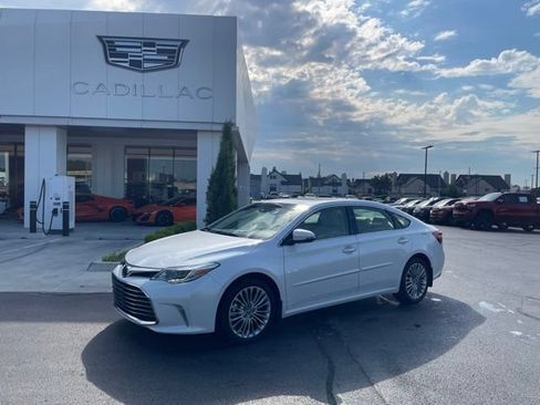 Used 2018 Toyota Avalon Limited FWD image 1