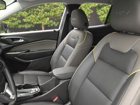 Used 2025 Chevrolet Trax ACTIV w/ Driver Confidence Package image 12